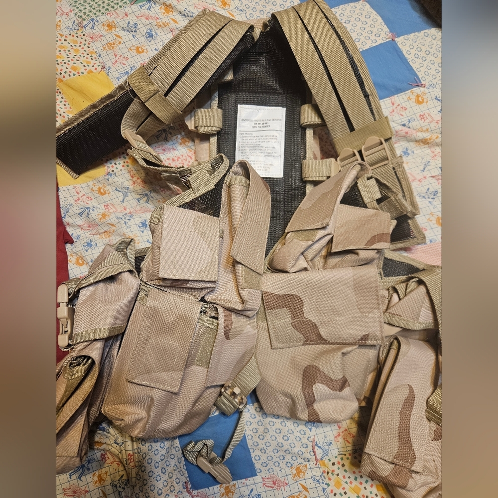 Tactical Sporting Vest Desert Camoflauge pattern Minimal wear